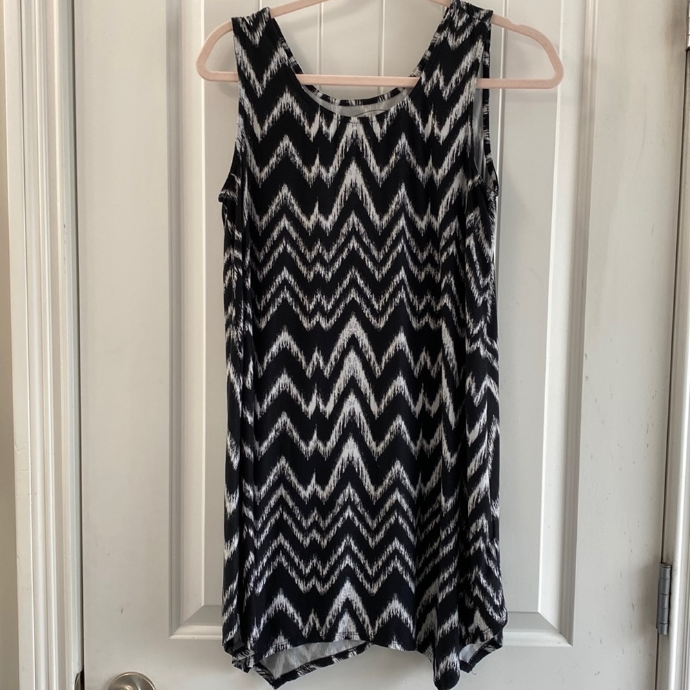 Soma black and white sleeveless tunic